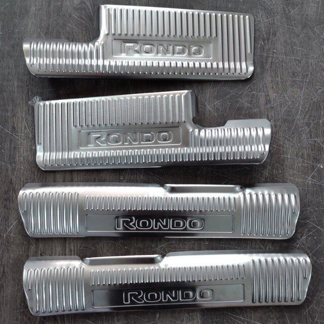 🔥 Freeship 🔥Bộ Ốp bậc cửa titan/ inox xe Rondo cao cấp/ Phụ kiện làm đẹp, đồ chơi xe KiA Rondo