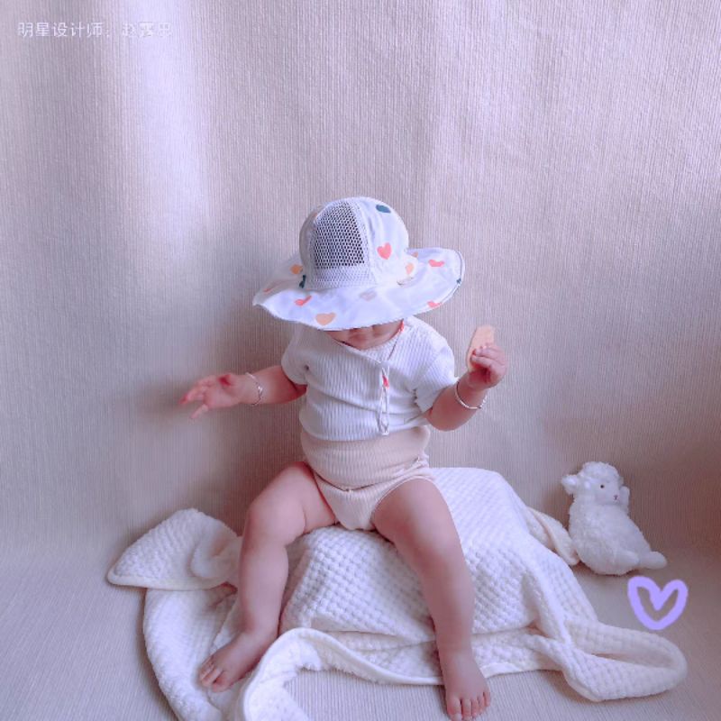 Mũ rộng vành cho bé