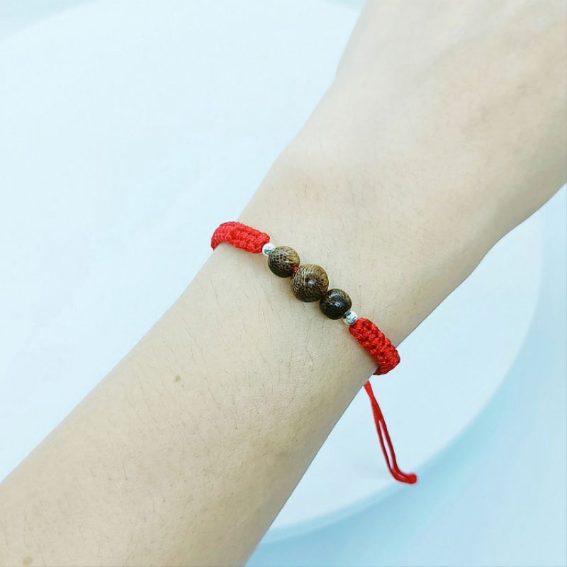 Vòng Tay Chỉ Đỏ Handmade Mix Trầm Hương - N120 | BigBuy360 - bigbuy360.vn