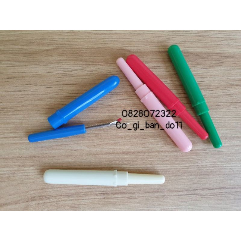 Bộ Dụng Cụ May Vá Tiện Ích Có Kèm Hộp Đựng.