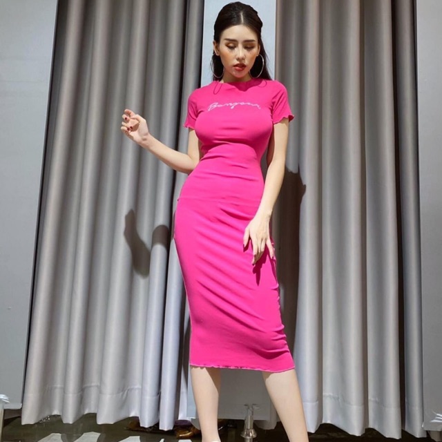 Đầm body in chữ