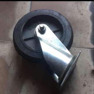 Bánh xe cao su đúc 20cm gang quay- cố định ( giá 1c )