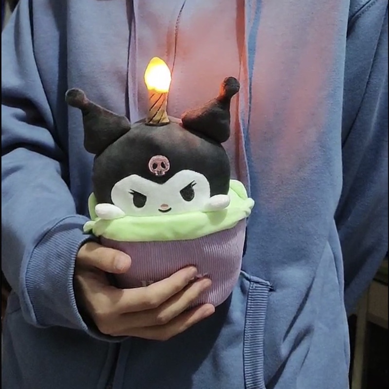 Nhấn để hát!GẤU BÔNG SANRIO SINH NHẬT PHÁT SÁNG VÀ NHẠC HAPPY BIRTHDAY QUÀ TẶNG Ca hát Hình dạng bánh sinh nhật Đồ chơi KUROMI, CINNAMOROLL, MELODY, PURIN Con chó nhồi bông Búp bê Quà tặng sinh nhật
