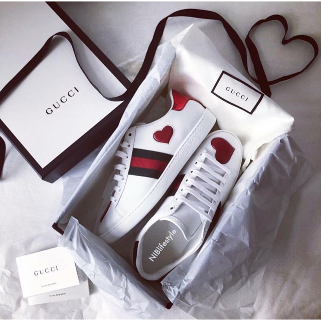 Giày GC Embroidered Heart Sneaker 😍😍
