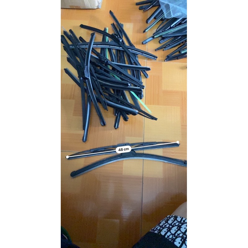 Gạt mưa xe ô tô các số giá như nhau 15k 1/cái