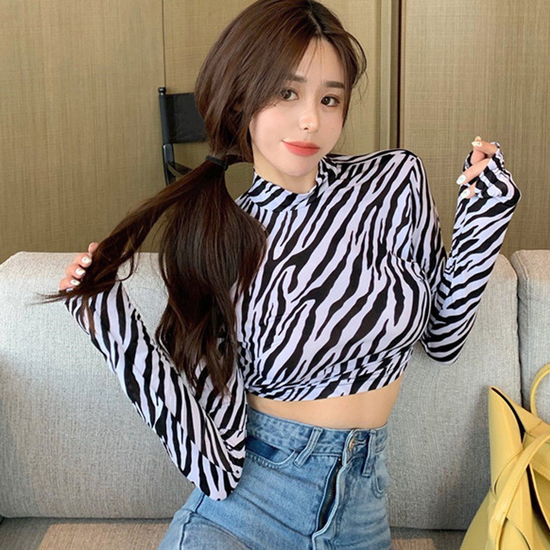 Áo croptop tay dài hở lưng họa tiết ngựa vằn cho nữ