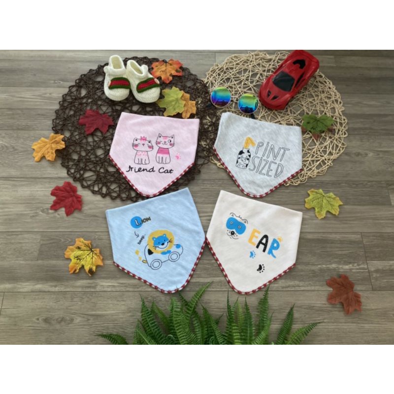 Yếm Tam Giác Cotton có nút bấm cho bé