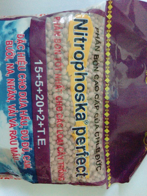 Phân bón cao cấp Nitrophoska 15-5-20 +TE chuyên cho hoa, cây ăn trái 1kg