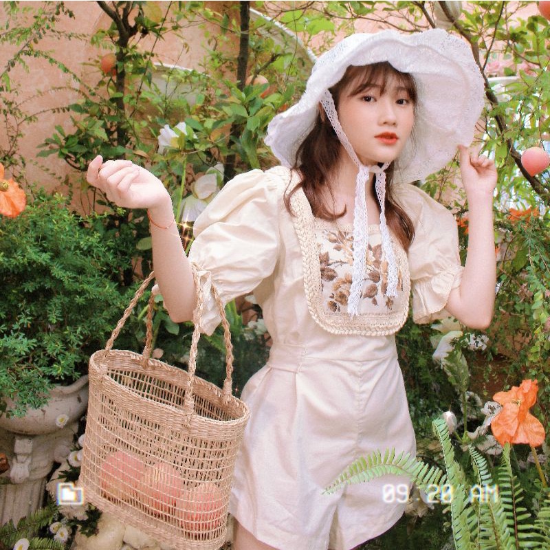 Jumpsuit màu beige linen thêu hoa cổ điển tay phồng vintage Ngochancutie