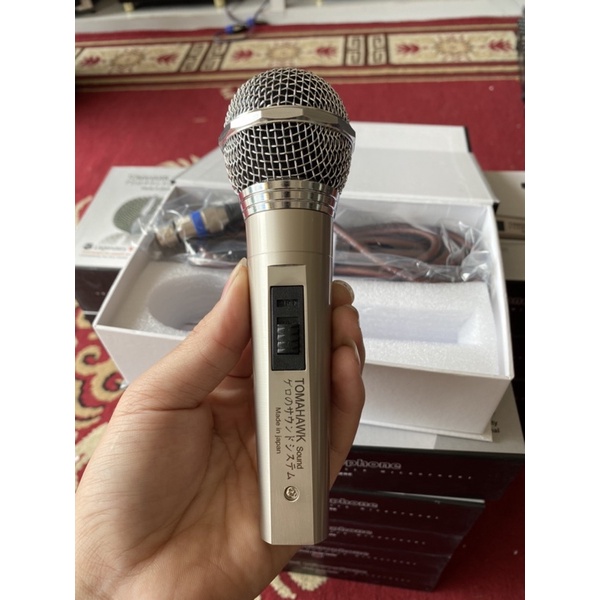 Micro có dây tomahawk.Tiếng mic cực kì hay