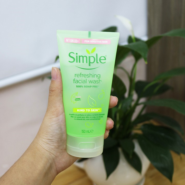 [Mẫu mới] Sữa Rửa Mặt Simple Kind To Skin Refreshing Facial Wash Gel 150ml | BigBuy360 - bigbuy360.vn