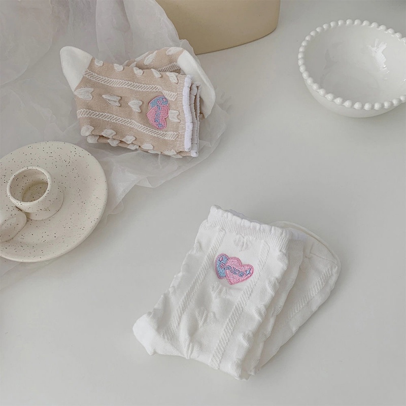 Vớ dài trung bình mềm mại thêu họa tiết trái tim phong cách Nhật Bản cho nữ