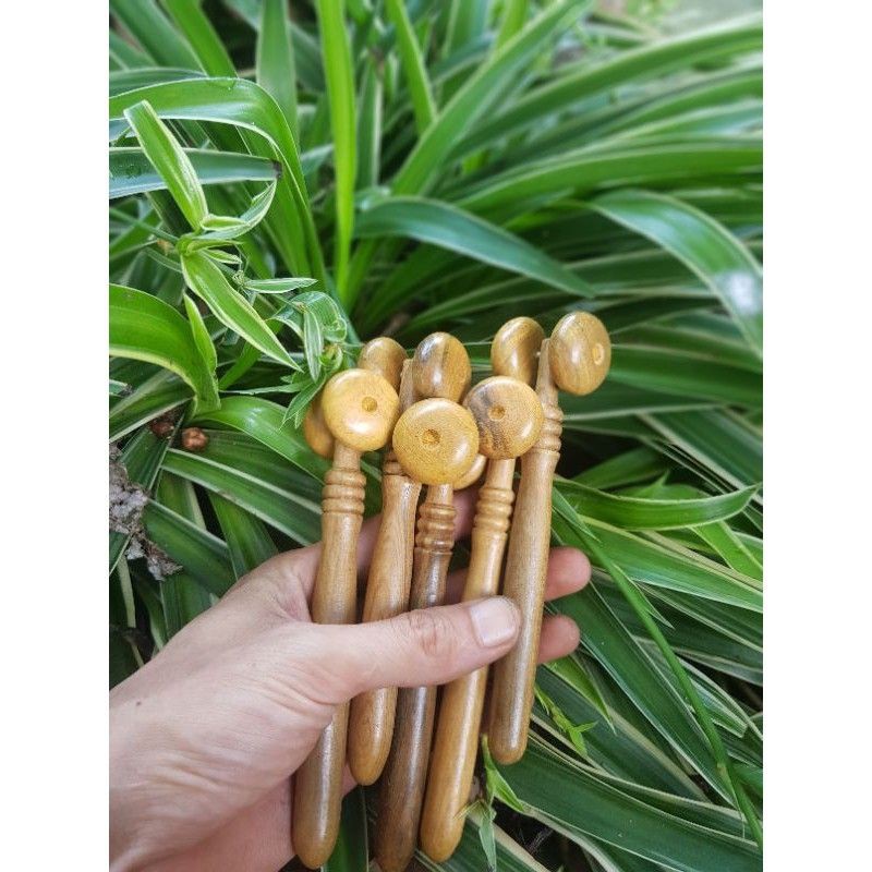cây lăn massage mũi mặt bằng gỗ thơm