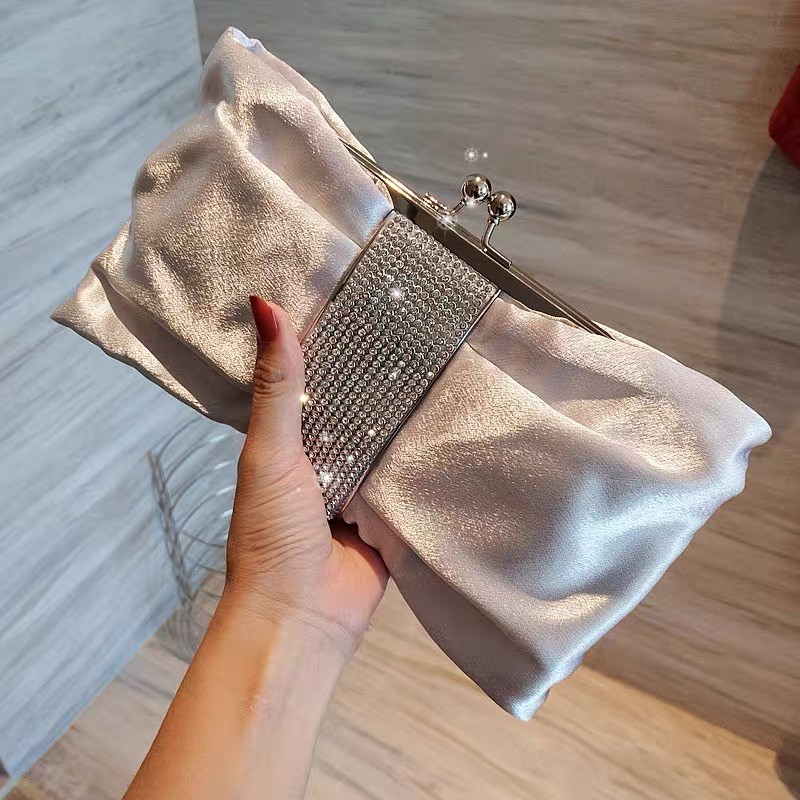 Clutch ví đính đá sang chảnh