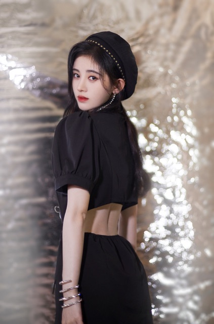 Đầm kiểu vest thiết kế Cúc Tịnh Y