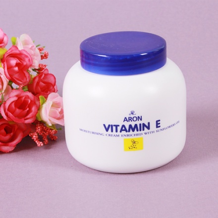 Kem Vitamin E 200gr Thái dưỡng ẩm, kem nẻ Vitamin E Aron nắp xanh Thái Lan