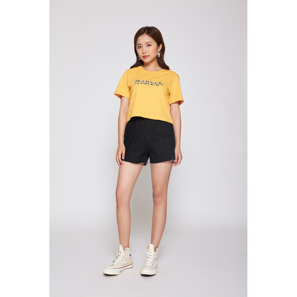 Áo Thun BOO Nữ Dáng Croptop In Hình Marvel Trên Niền Vải Trắng Đen Cá Tính
