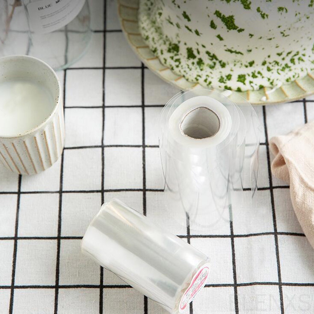 Cuộn băng keo trong suốt dùng quấn bảo quản bánh tráng miệng tiện dụng