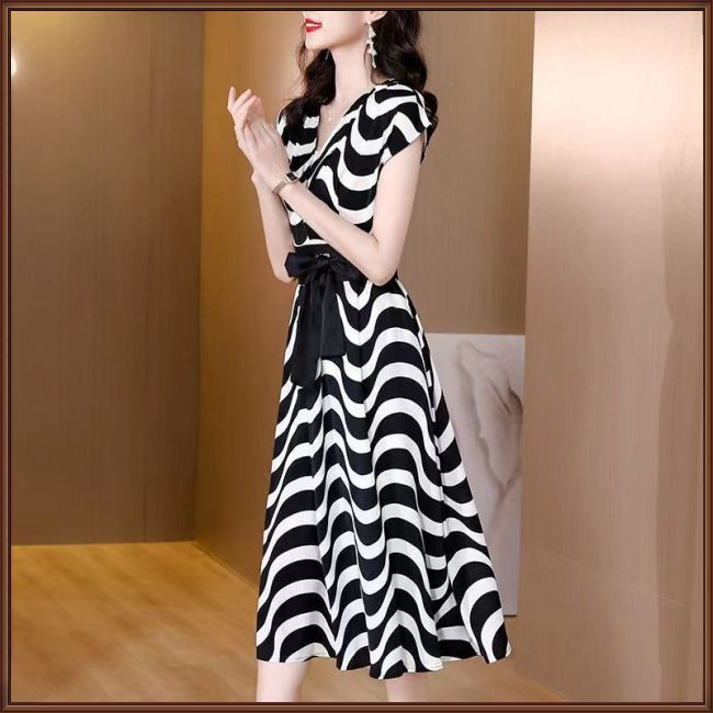 Đầm Tay Ngắn Cổ Chữ V Họa Tiết Kẻ Sọc Thiết Kế Cột Dây Eo Thời Trang Thanh Lịch Cho Nữ