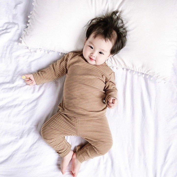 Bộ thu đông zip  kẻ  cho bé trai , bé gái đơn giản nhưng vẫn   xinh xắn ( 6-16kg )