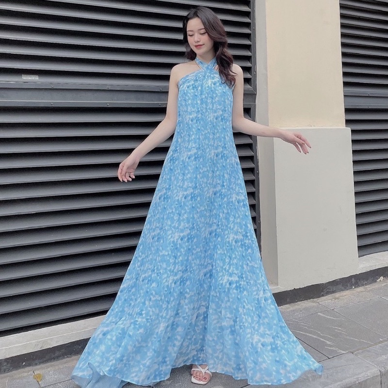 Váy maxi dập li màu xanh biển cả cổ yếm hở lưng cực xinh đi biển hay dự tiệc