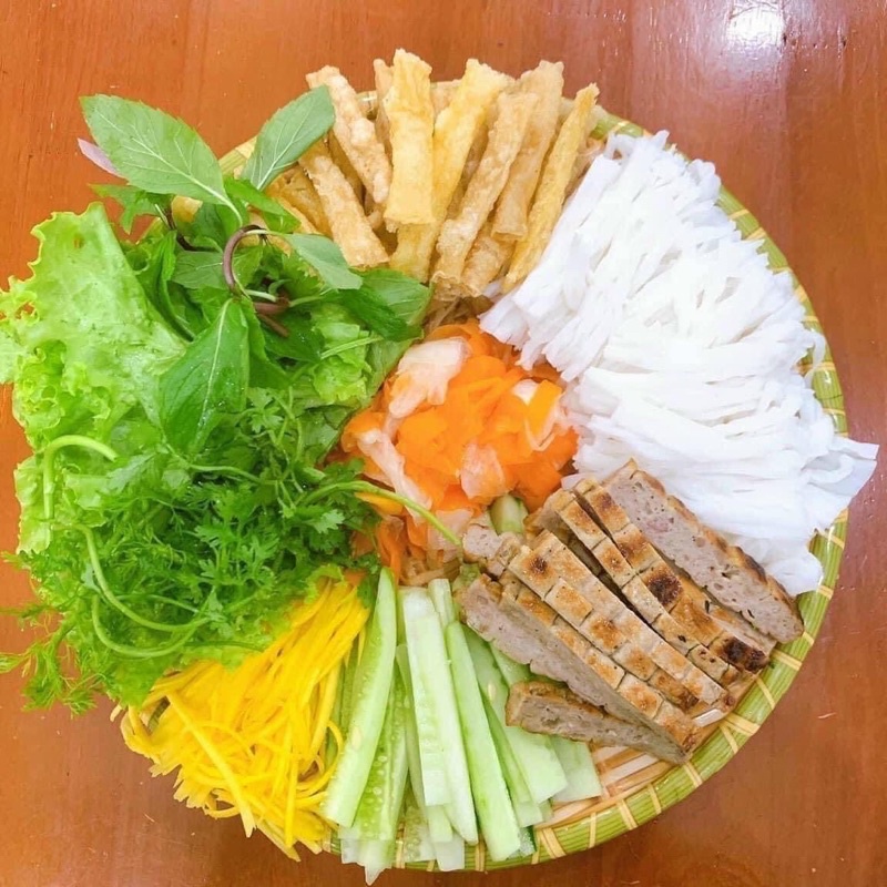 Nem nướng phên Nha Trang kèm nước chấm ngon