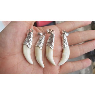 Mặt dây chuyền nanh sói bạc hộ mệnh trẻ em.