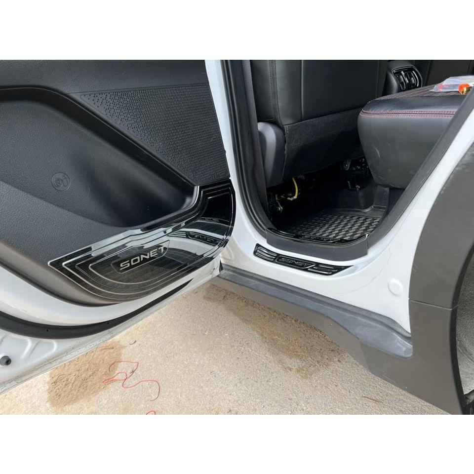 Bộ 4 Ốp Tapli Cửa Xe Kia Sonet 2021 2022 Mẫu Titan+ tặng kèm keo dính, chống xước tapli cửa hiệu quả