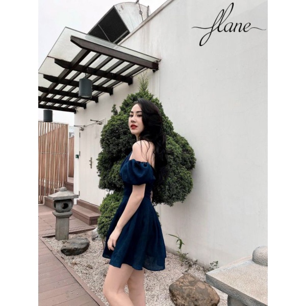 Đầm cổ yếm rớt vai