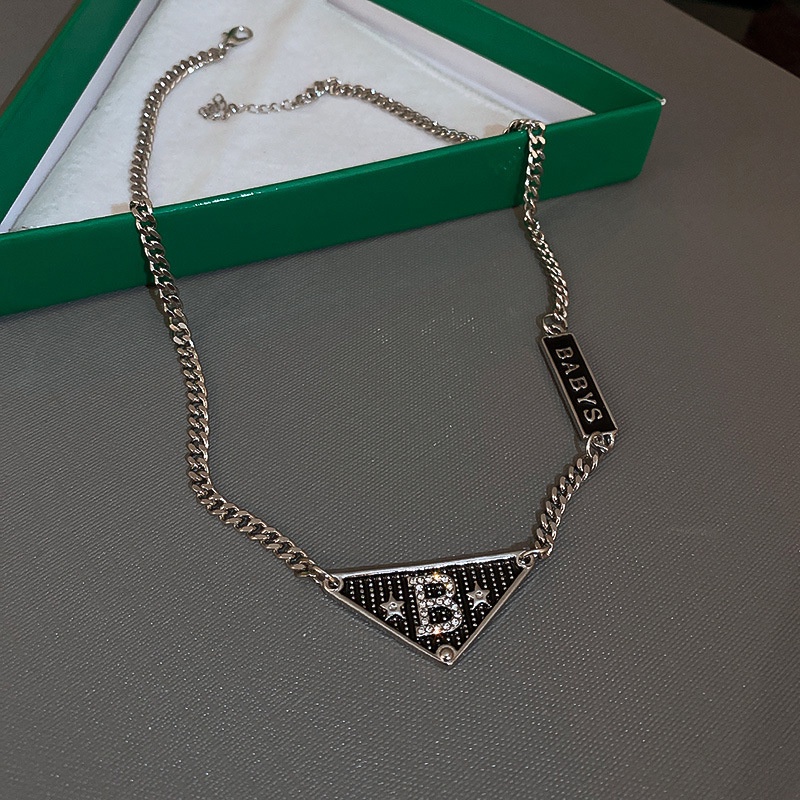 Vòng cổ mặt hình tam giác đính pha lê thời trang Hàn Quốc