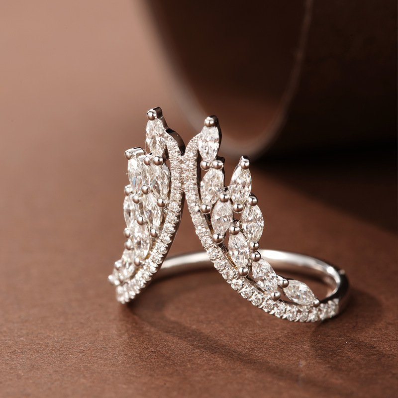 Nhẫn hình chữ V đính kim cương giả thời trang sang trọng cho nữ Pt950