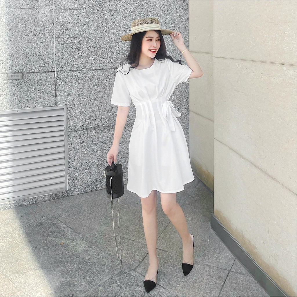 ĐẦM TRẮNG ĐEN XẾP LY EO CÓ DÂY CỘT CỔ TRÒN TAY LỠ DÁNG XÒE
