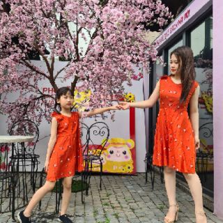 Váy đôi mẹ và bé đi biển