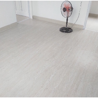 Sàn nhựa dán keo màu trắng mã 18