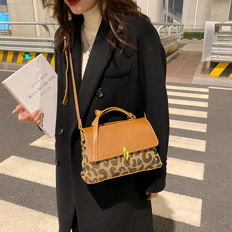 Túi xách IELGY đeo chéo họa tiết da báo sức chứa lớn phong cách hàn quốc