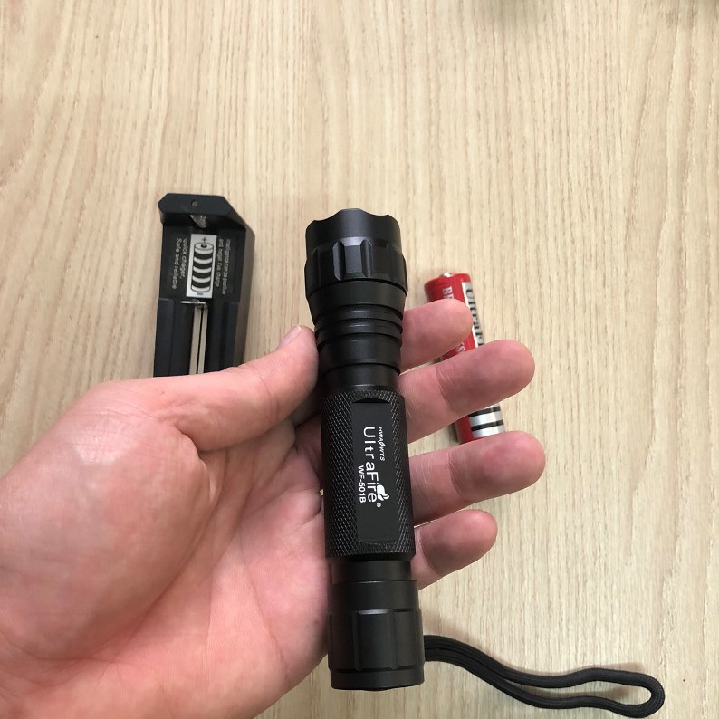 Đèn pin siêu sáng Ultrafire 501B pin Lithium, sạc USB, bóng Led 10w