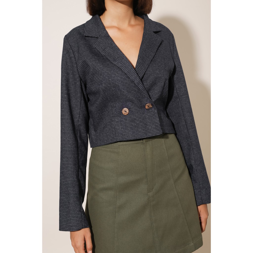 [Mã FAMALLT5 giảm 15% đơn 150k] Áo blazer nữ croptop thời trang GAGO buttons wrap collar crop blazer màu xanh đen GA3116 | BigBuy360 - bigbuy360.vn