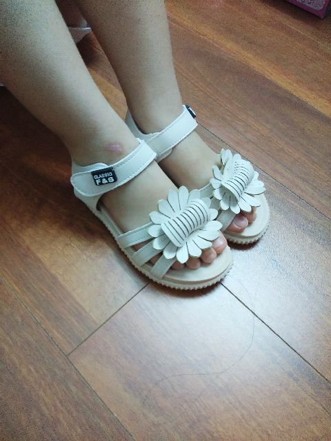 Sandal bé gái dép quai hậu kiểu dáng dễ thương đáng yêu