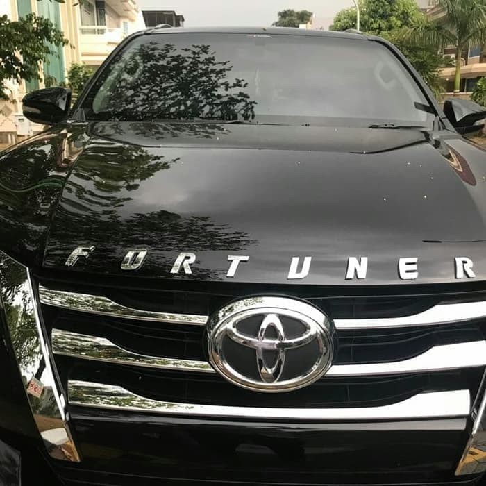 Logo Gắn Nắp Động Cơ Xe Hơi Toyota Fortuner Bằng Cờ Rôm