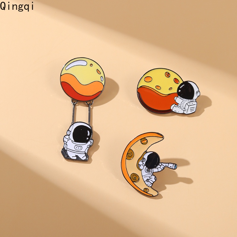 Ghim cài áo Miss Zoe kim loại tráng men hình phi hành gia đáng yêu