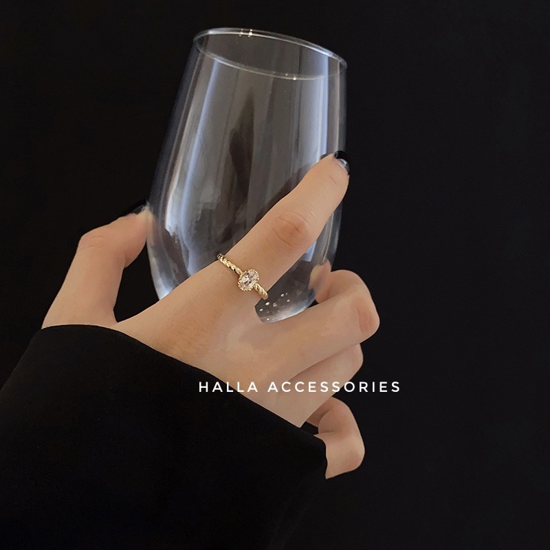 Nhẫn Nữ màu Gold mặt đính đá cao cấp vành hở Freesize HALLA NH105