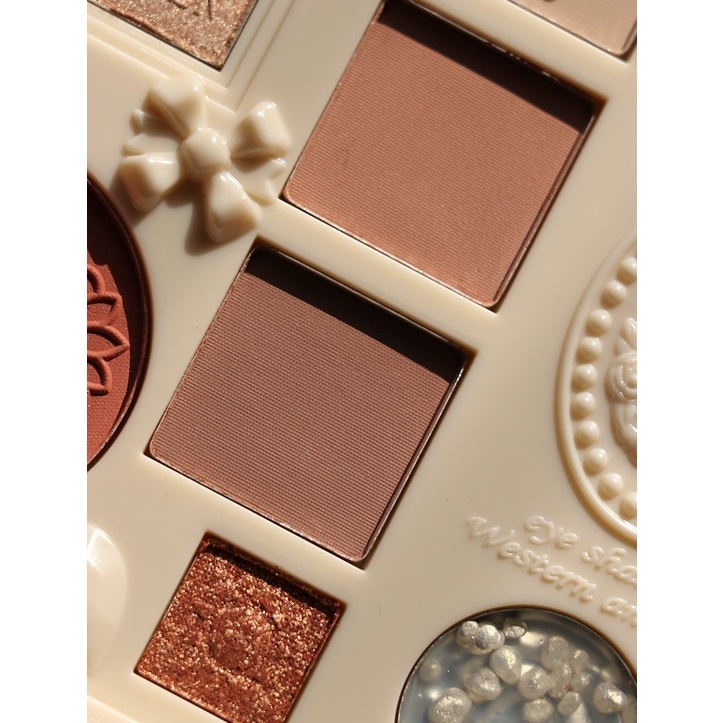 Bảng phấn mắt Mugeleen vỏ ren 12 ô Qúy Tộc Sena Beauty