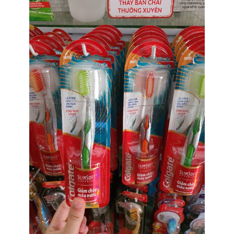 Bàn chải Colgate slim soft advance