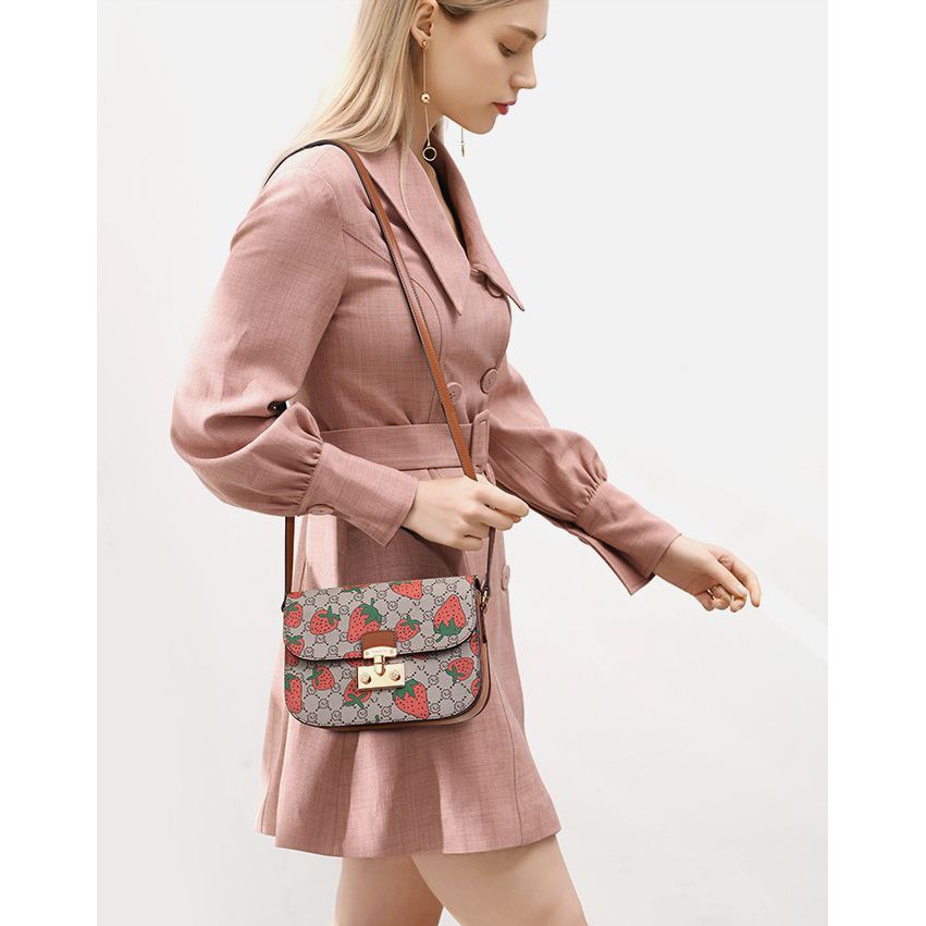 Túi Đeo Chéo Sang Trọng Nucelle 1171757 Họa Tiết Trái Dâu