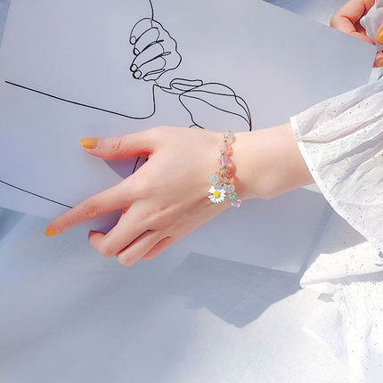 Vòng tay kết hạt họa tiết hoa xinh xắn cho nữ | BigBuy360 - bigbuy360.vn