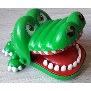 Đồ chơi cá sấu cắn tay Tphcm. Loại lớn. Màu xanh lá cây. Giá chỉ 45k/ hộp