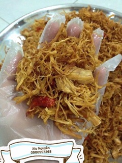 Bánh tráng sa tế khô gà.