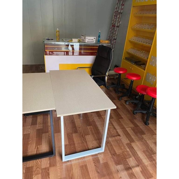 Bàn chữ U chân đen - trắng mặt bàn nhiều màu mới