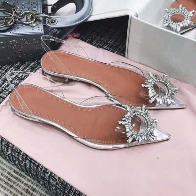 Giày sandal quay trong 2p