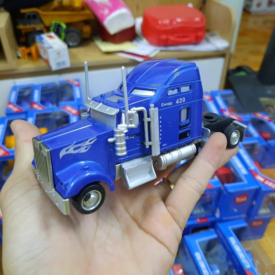Mô hình đầu xe kéo container bằng sắt đồ chơi trẻ em mô hình tỉ lệ 1:42